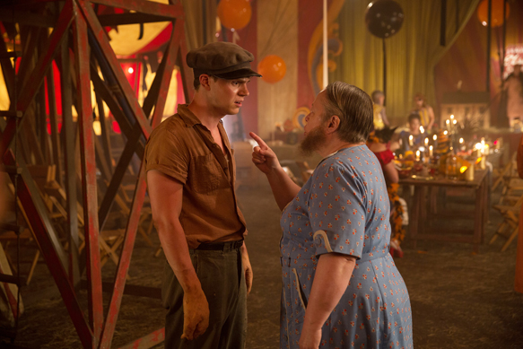 AMERICAN HORROR STORY: FREAK SHOW "Edward Mordrake, Pt. 1"- Episode 403 (Airs Wednesday, October 22, 10:00 PM e/p) --Pictured: (L-R) Evan Peters as Jimmy Darling, Kathy Bates as Ethel Darling. CR: Michele K. Short/FX