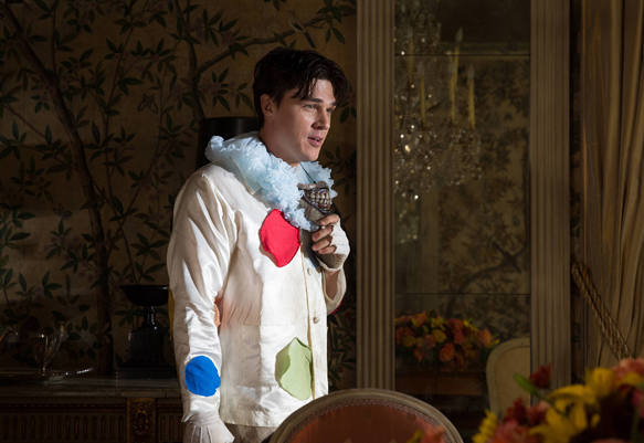 AMERICAN HORROR STORY: FREAK SHOW "Edward Mordrake, Pt. 2"- Episode 404 (Airs Wednesday, October 29, 10:00 PM e/p) --Pictured: Finn Wittrock as Dandy Mott. CR: Michele K. Short/FX