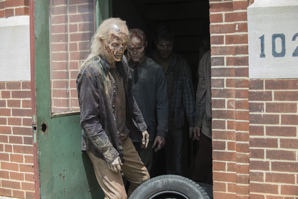 Walker - The Walking Dead _ Season 5, Episode 5 - Photo Credit: Gene Page/AMC