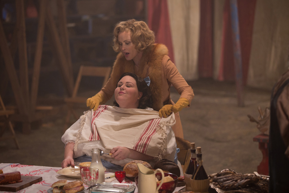 AMERICAN HORROR STORY: FREAK SHOW "Blood Bath"- Episode 408 (Airs Wednesday, December 2, 10:00 PM e/p) --Pictured: (top, bottom) Jessica Lange as Elsa Mars, Chrissy Metz as Ima. CR: Sam Lothridge/FX