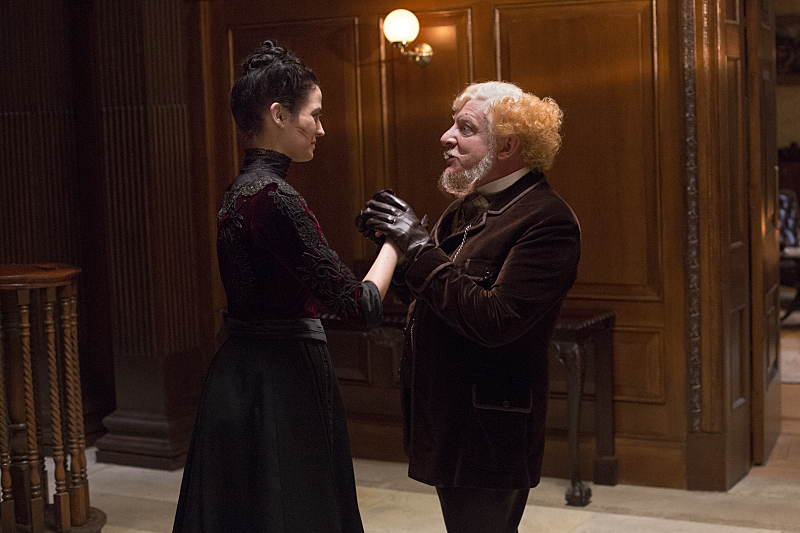 Eva Green as Vanessa Ives and Simon Russell Beale as Ferdinand Lyle in Penny Dreadful (season 2, episode 2). - Photo: Jonathan Hession/SHOWTIME 