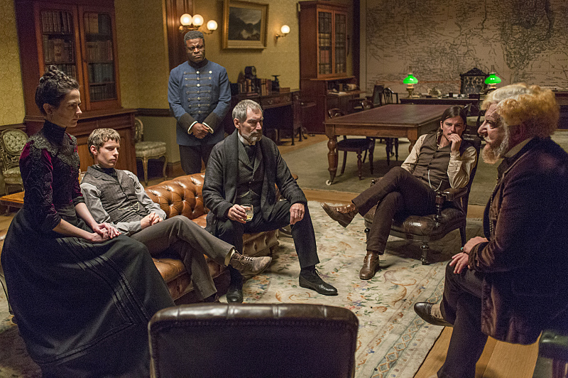 Eva Green as Vanessa Ives, Harry Treadaway as Dr. Victor Frankenstein, Danny Sapani as Sembene, Timothy Dalton as Sir Malcolm, Josh Hartnett as Ethan Chandler and Simon Russell Beale as Ferdinand Lyle in Penny Dreadful (season 2, episode 2). - Photo: Jonathan Hession/SHOWTIME 