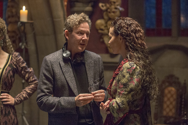 John Logan behind the scenes with Helen McCrory as Evelyn Poole in Penny Dreadful (season 2, episode 2). - Photo: Jonathan Hession/SHOWTIME  