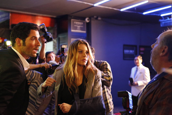 LUCIFER: L-R: Tom Ellis and Lauren German in the ÒLucifer, Stay. Good DevilÓ episode of LUCIFER  airing Monday, Feb. 1 (9:00-10:00 PM ET/PT) on FOX. ©2016 Fox Broadcasting Co. CR: Bettina Strauss/FOX