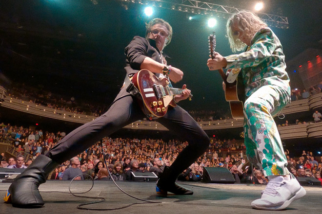 Give Me a Word: The Collective Soul Story / Pfonetic (2025)