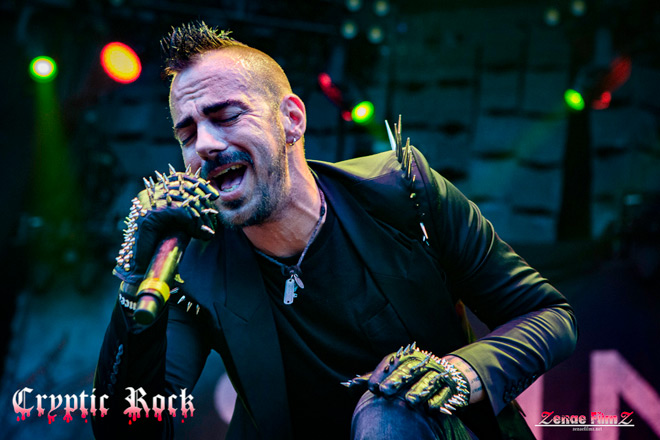 Adam Gontier with Saint Asonia / 7-30-16 / Photo Credit: Zenae Zukowski