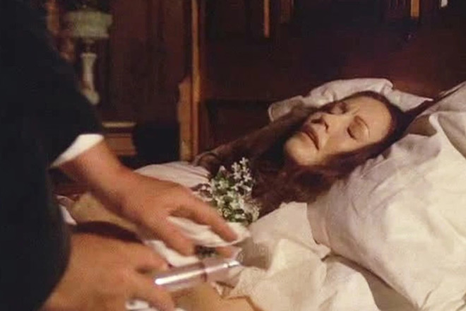 Dead of Night (1977)